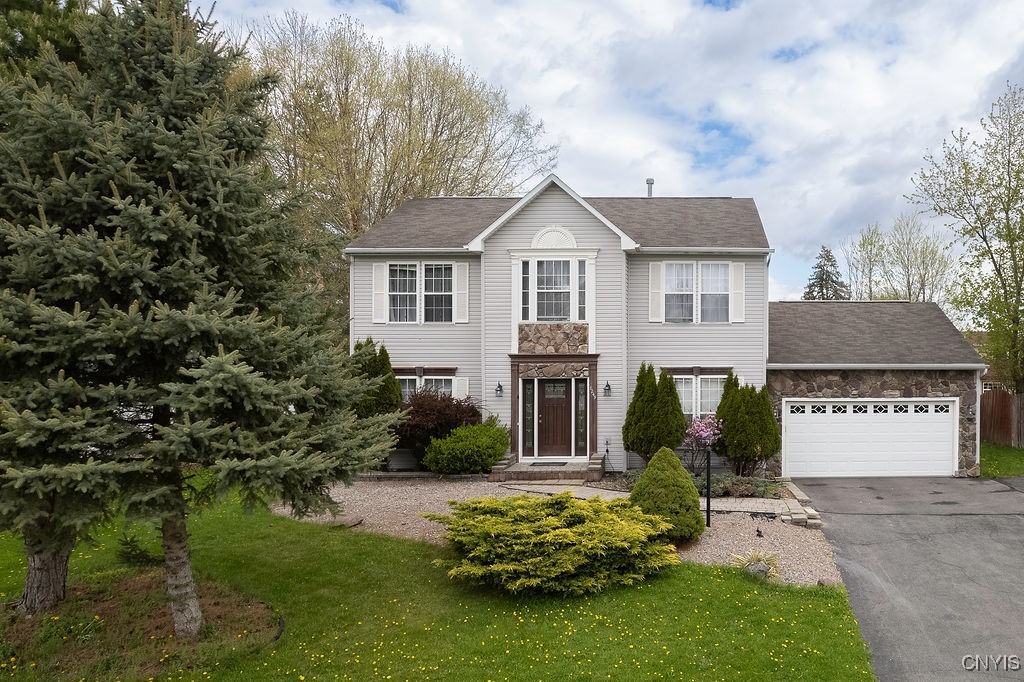 8249 Dampier Circle, Clay, New York image 3