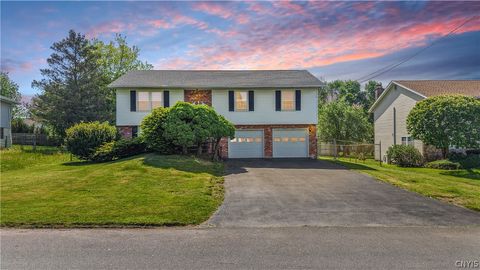 Homes For Sale - 514 Woodburne Drive<br/> Utica, NY 13502