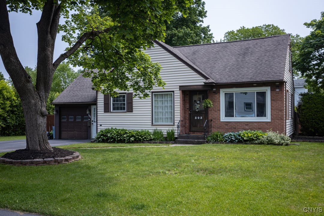 303 Forest Drive, Cicero, New York image 2