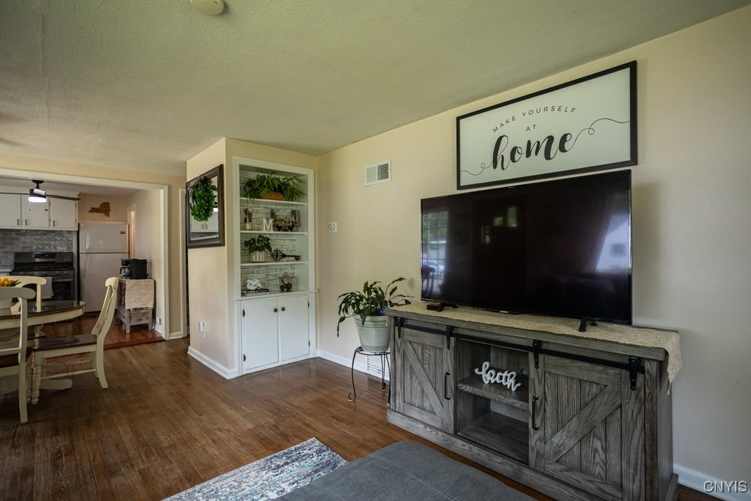 303 Forest Drive, Cicero, New York image 8