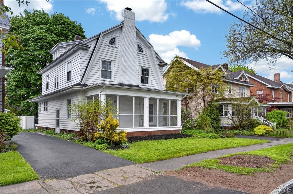 Photo of 142 Hampton Road, Syracuse, NY 13203 (MLS # S1681722)