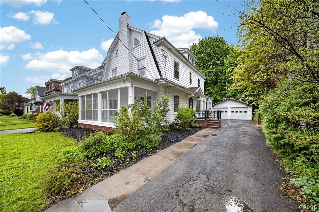 Photo of 142 Hampton Road, Syracuse, NY 13203 (MLS # S1681722)