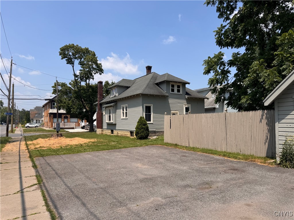 1219 Mathews Avenue
