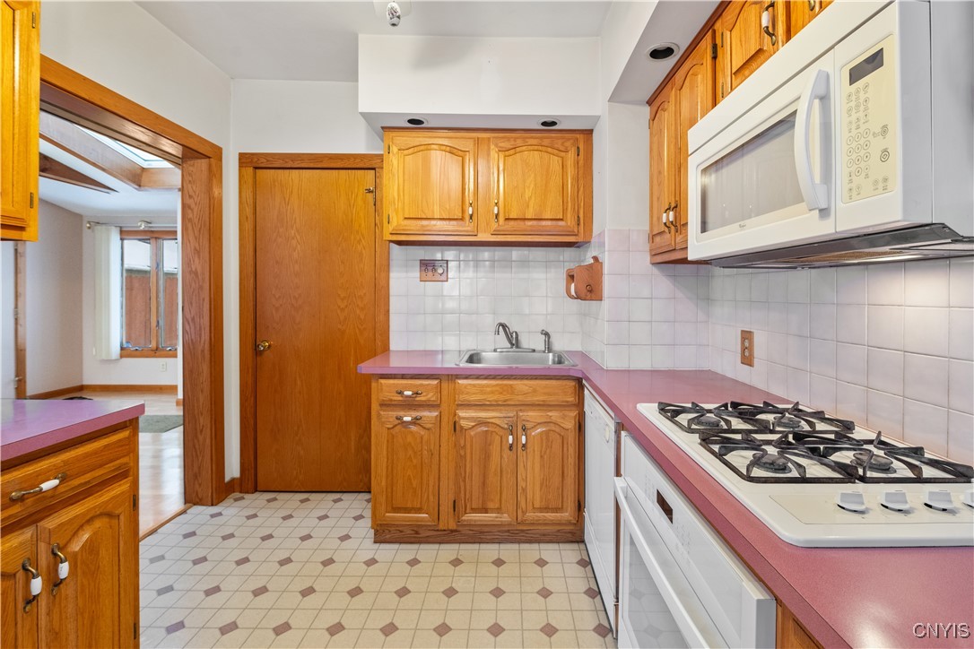 901 Hudson Street, Camillus, New York image 10