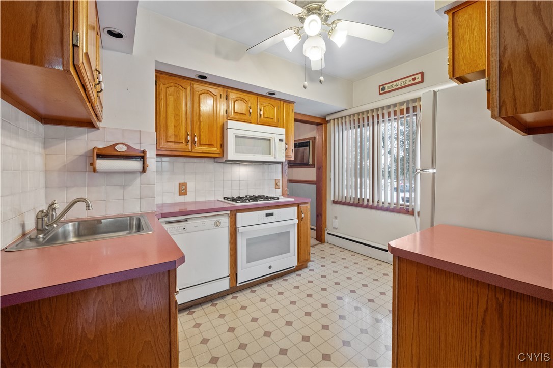 901 Hudson Street, Camillus, New York image 9
