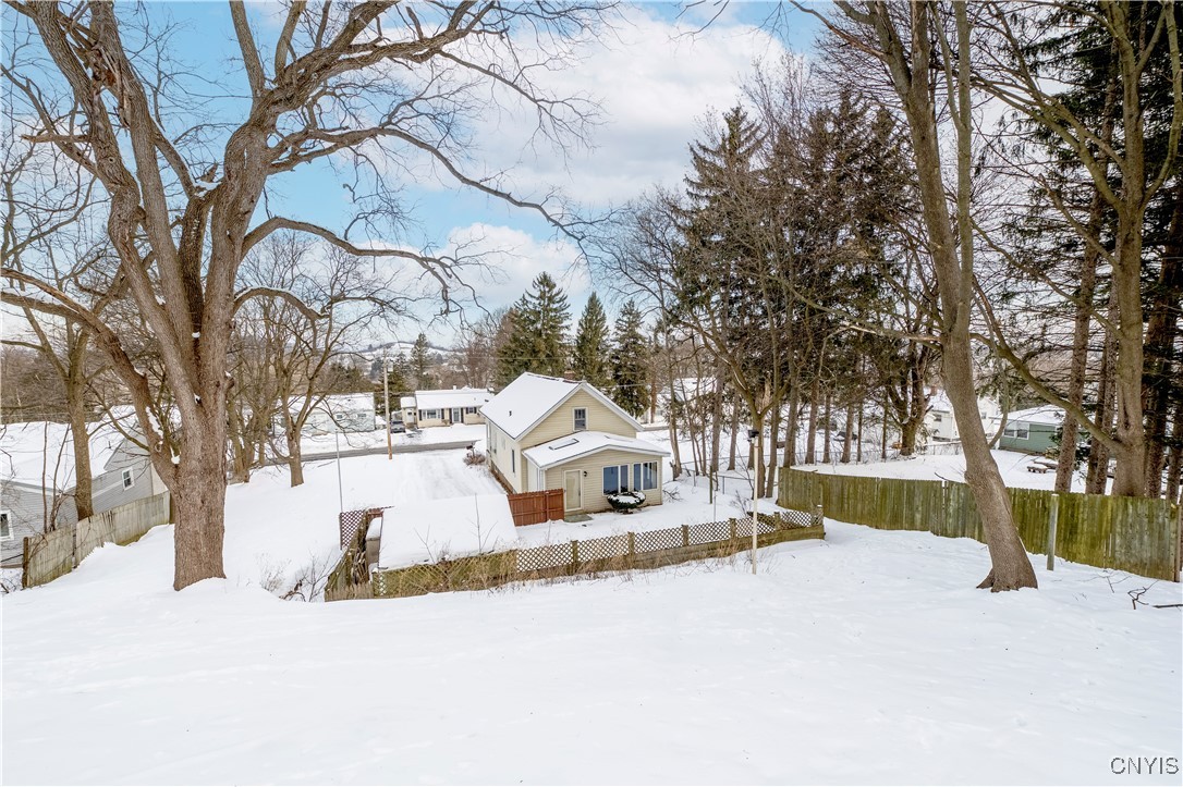 901 Hudson Street, Camillus, New York image 27