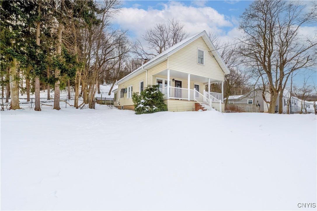 901 Hudson Street, Camillus, New York image 2
