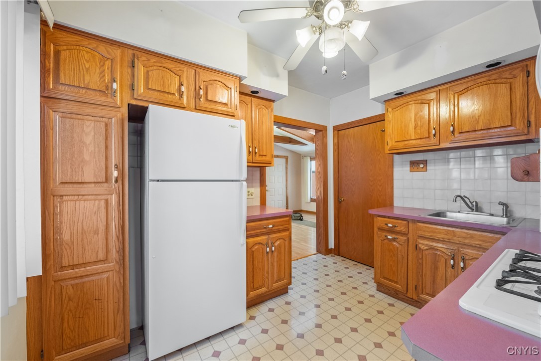 901 Hudson Street, Camillus, New York image 11