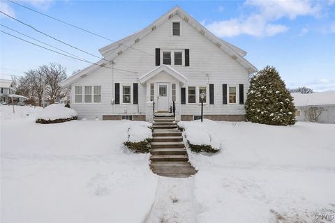 Photo of 200 Milford Drive W, Syracuse, NY 13206 (MLS # S1660605)
