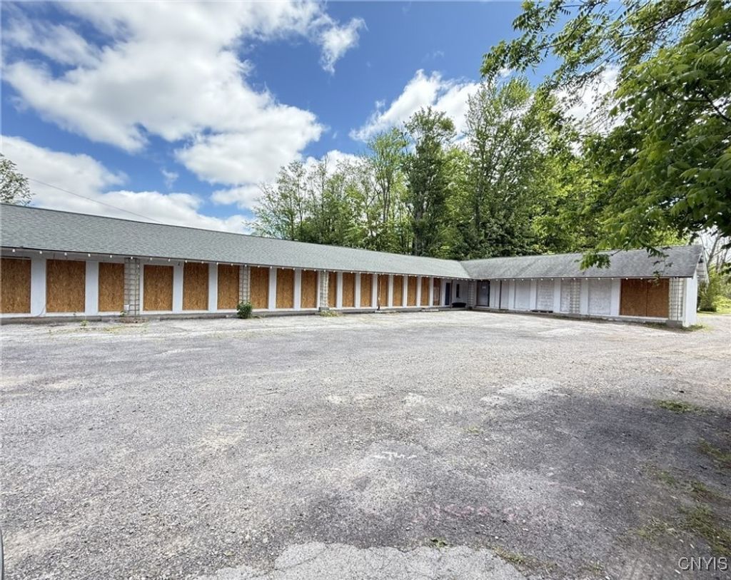 Photo of 984 Waterloo Geneva Road, Waterloo, NY 13165 (MLS # S1620930)