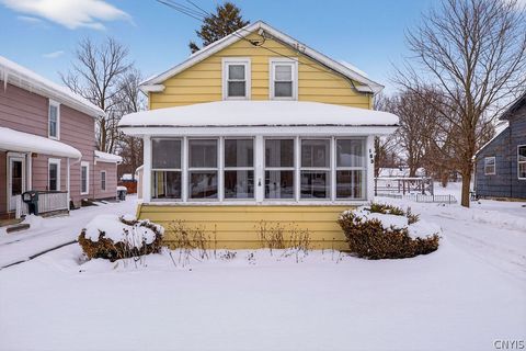 Photo of 153 W Seneca Street, Manlius, NY 13104 (MLS # S1661605)