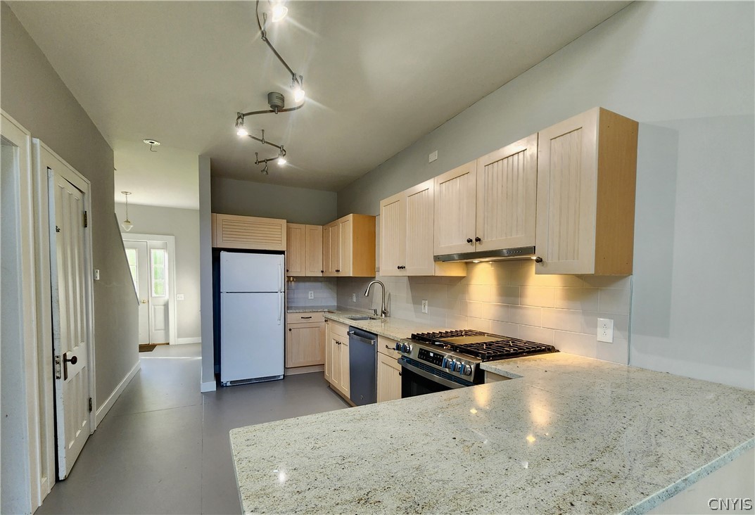 15 Etna Road