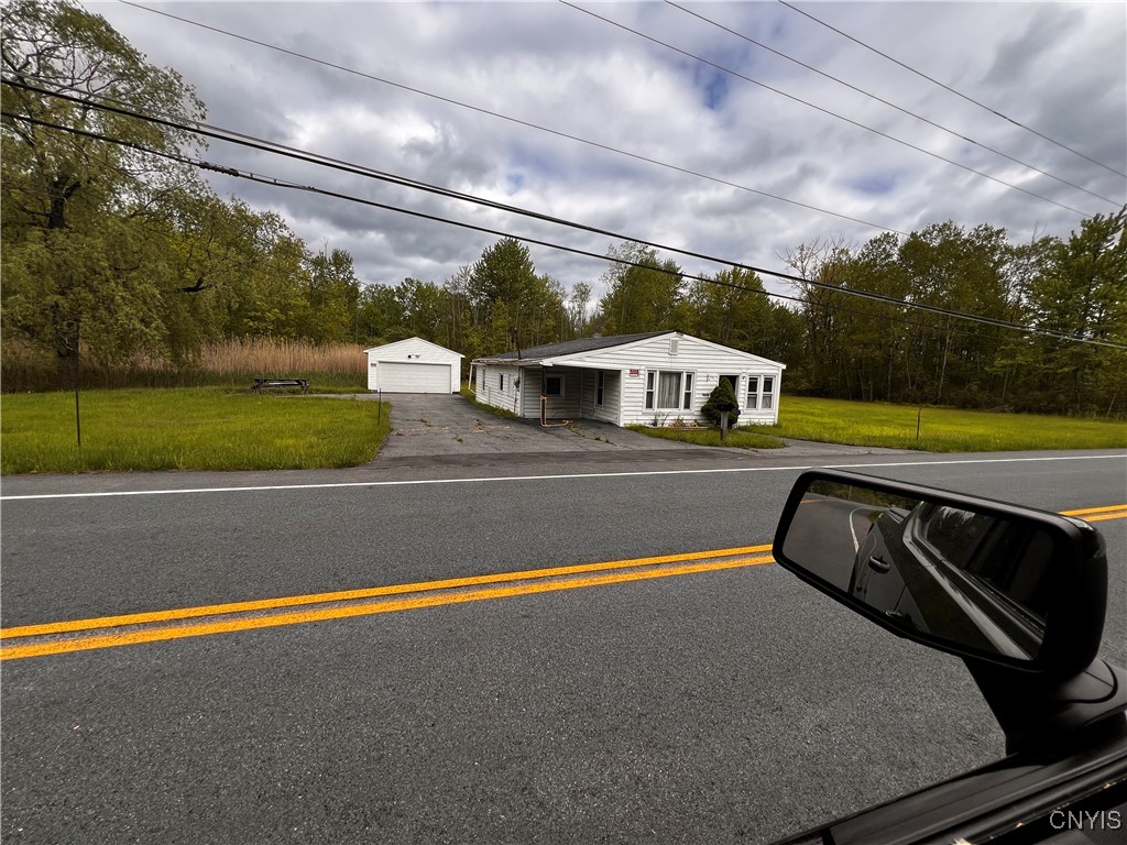 9572 Caughdenoy Road, Clay, New York image 5
