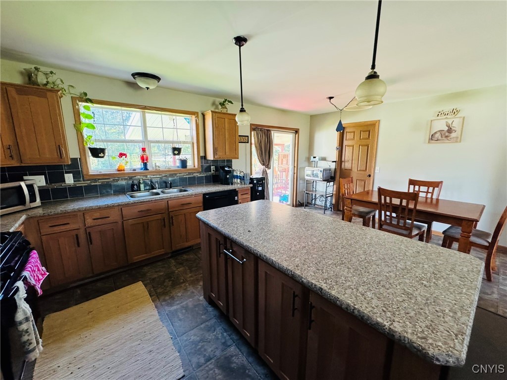 1049 Cortland Road