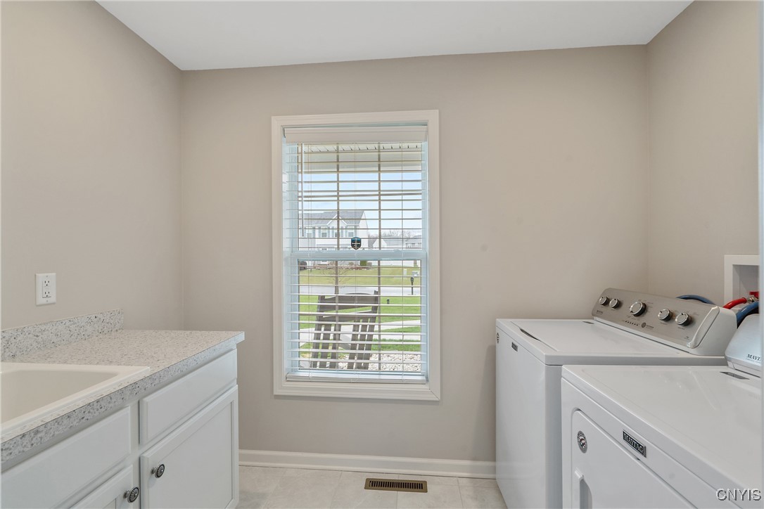 8541 Cobalt Drive, Cicero, New York image 30