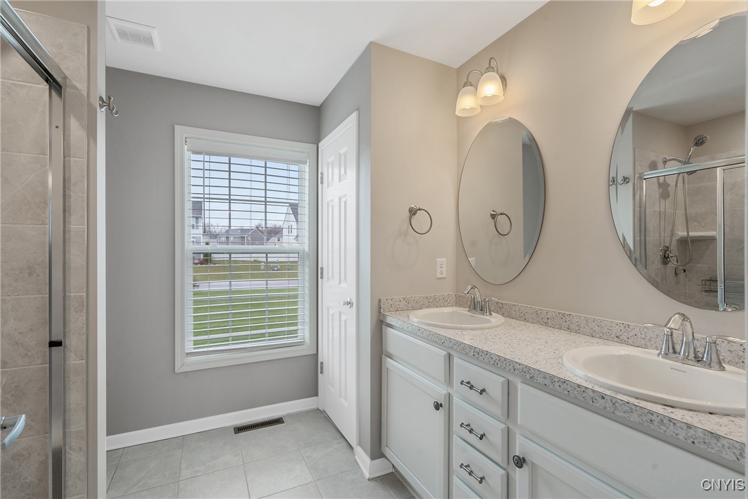 8541 Cobalt Drive, Cicero, New York image 25
