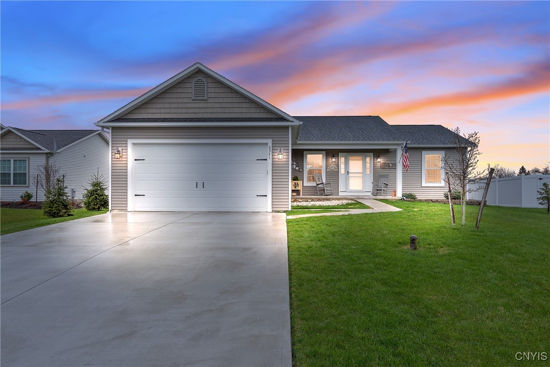 8541 Cobalt Drive, Cicero, New York image 1