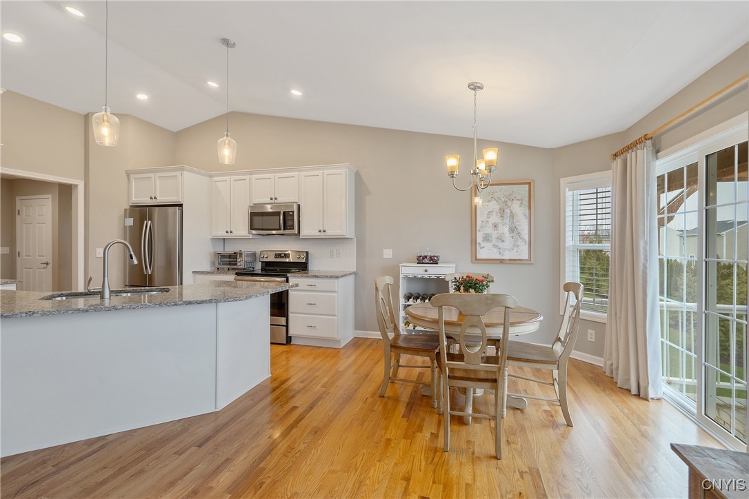 8541 Cobalt Drive, Cicero, New York image 11