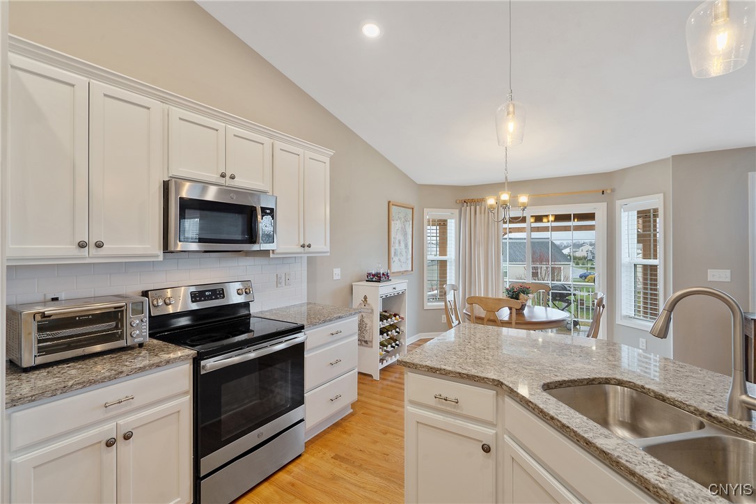 8541 Cobalt Drive, Cicero, New York image 19