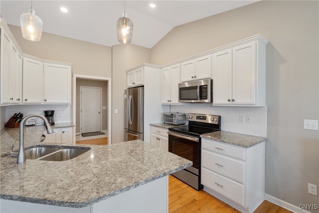 8541 Cobalt Drive, Cicero, New York image 15