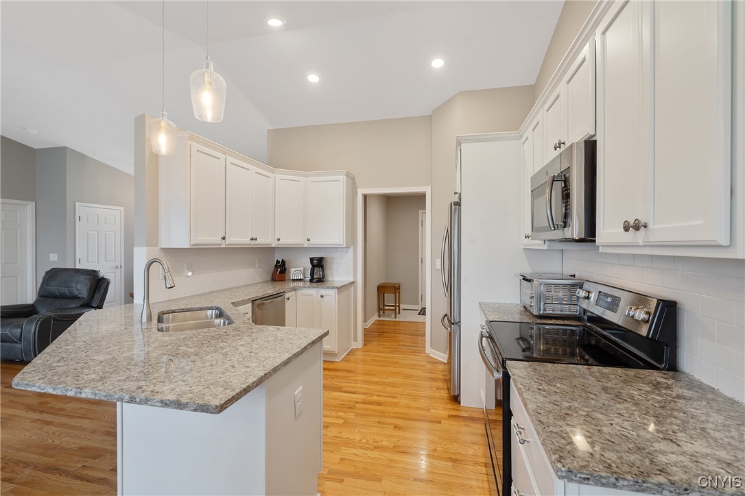 8541 Cobalt Drive, Cicero, New York image 16
