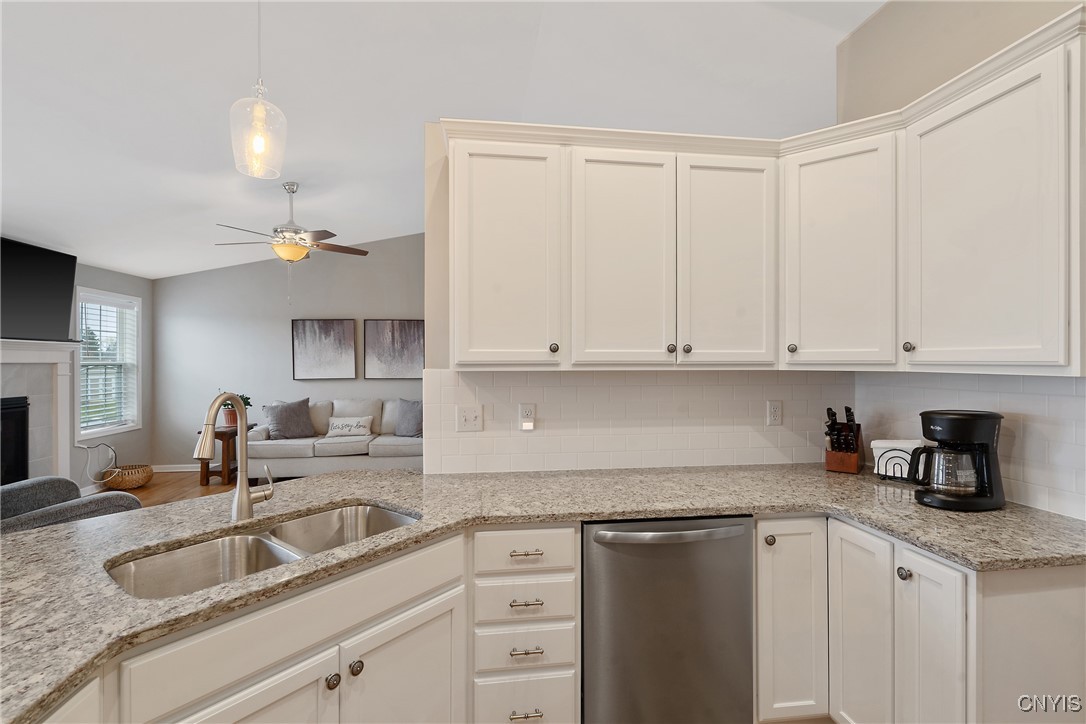 8541 Cobalt Drive, Cicero, New York image 17