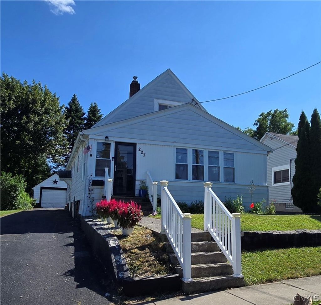 Photo of 207 Cutler Street, DeWitt, NY 13057 (MLS # S1699888)