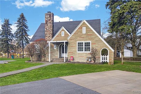 8 Crescent Drive New York Mills NY 13417