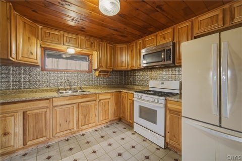 Tiny photo for 3788 Carter Road, Lenox, NY 13032 (MLS # S1719953)