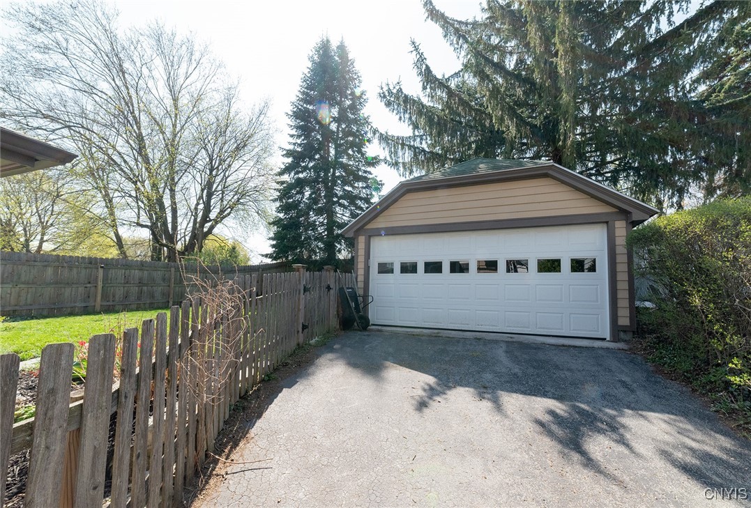 302 Carlton Road, Syracuse, New York image 49