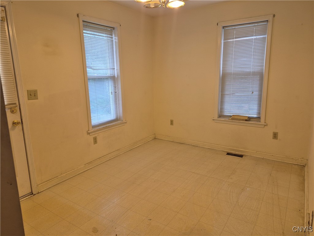 346 Green Street St, Syracuse, New York image 9