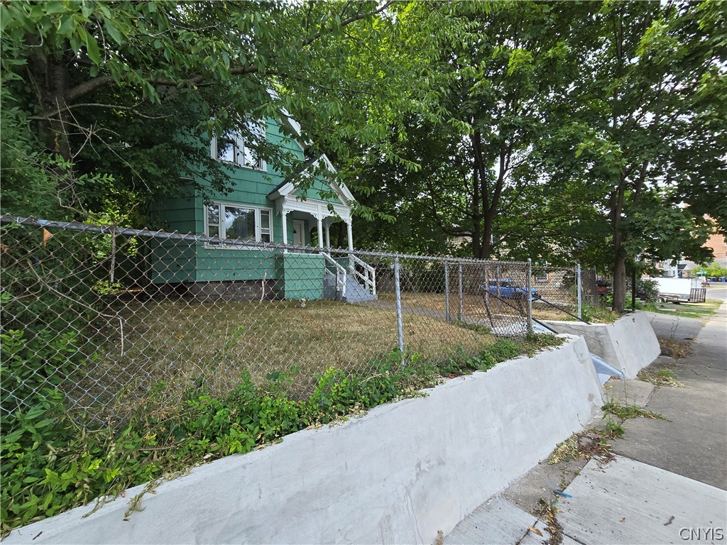 206 Lamont Avenue