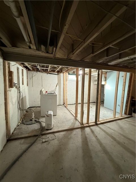 Tiny photo for 442 Orwood Place, Salina, NY 13208 (MLS # S1655570)