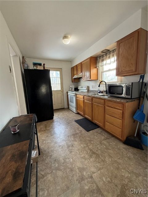 Tiny photo for 442 Orwood Place, Salina, NY 13208 (MLS # S1655570)