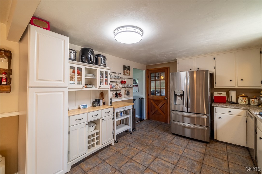 402 Fletcher Drive, Clay, New York image 7