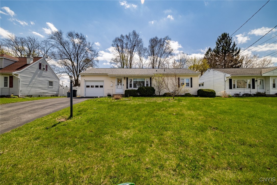 402 Fletcher Drive, Clay, New York image 1
