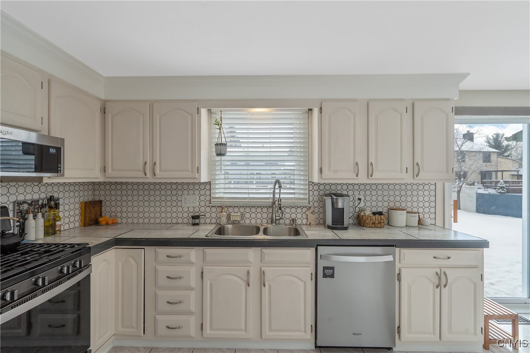 8309 White Cedar Circle, Clay, New York image 15