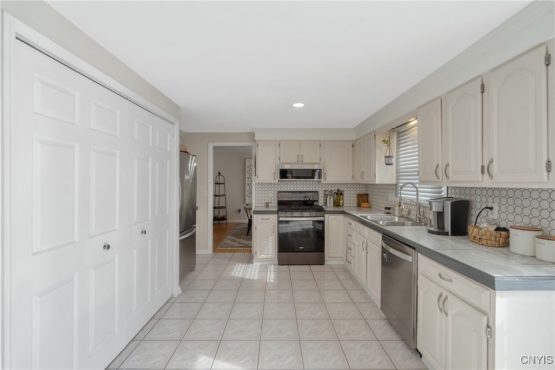 8309 White Cedar Circle, Clay, New York image 13