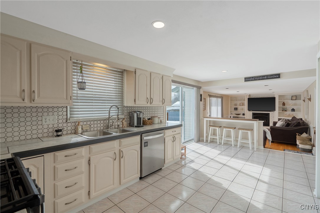 8309 White Cedar Circle, Clay, New York image 11