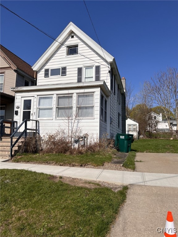 229 1/2 E 2nd Street
