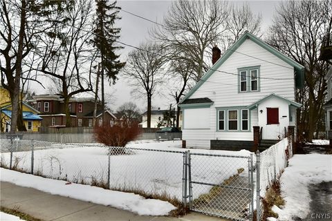 Photo of 309 W Kennedy Street, Syracuse, NY 13205 (MLS # S1664895)