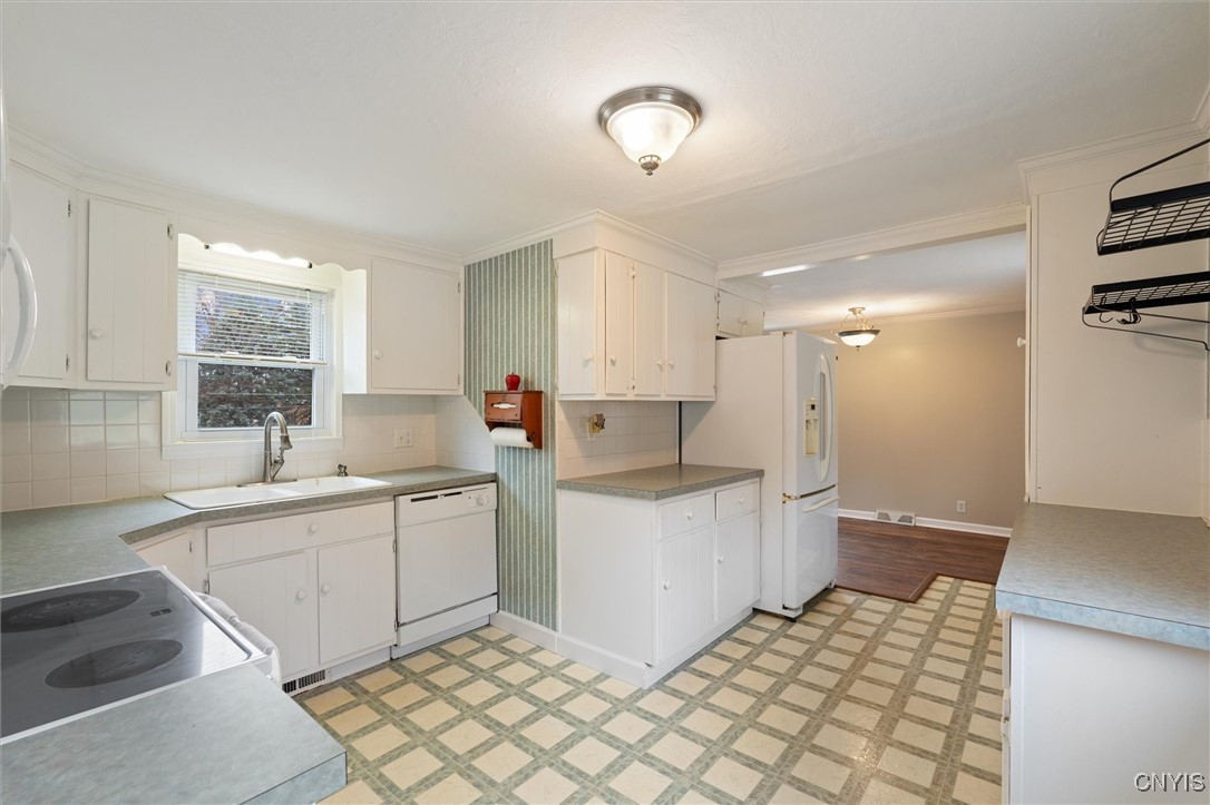 120 Hinsdale Road, Camillus, New York image 17
