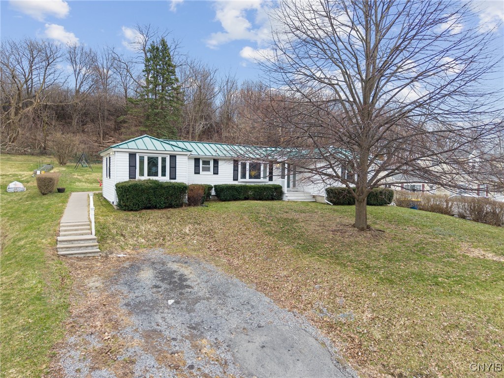 120 Hinsdale Road, Camillus, New York image 1