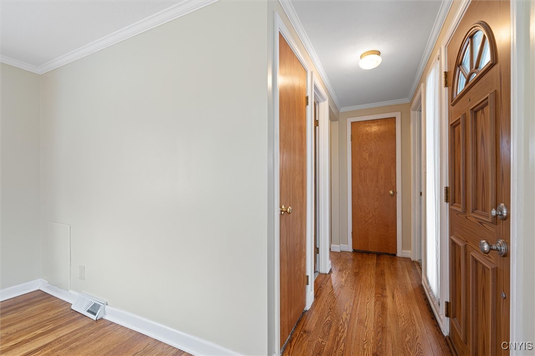 120 Hinsdale Road, Camillus, New York image 8