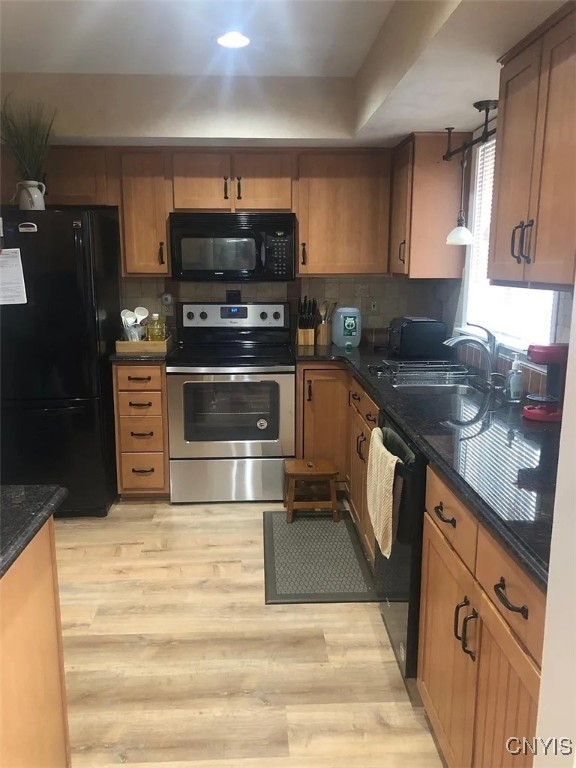 Manlius, New York 13057, United States, 2 Bedrooms Bedrooms, ,2 BathroomsBathrooms,Residential,Active,97895