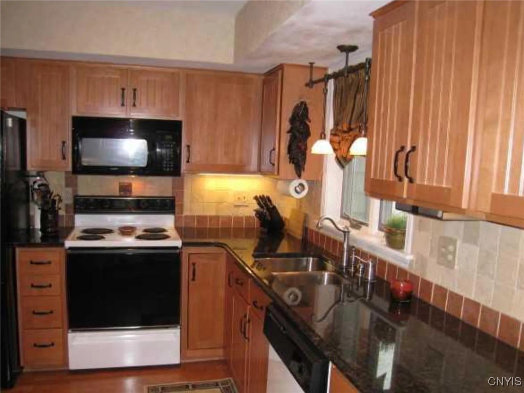 Manlius, New York 13057, United States, 2 Bedrooms Bedrooms, ,2 BathroomsBathrooms,Residential,Active,97895