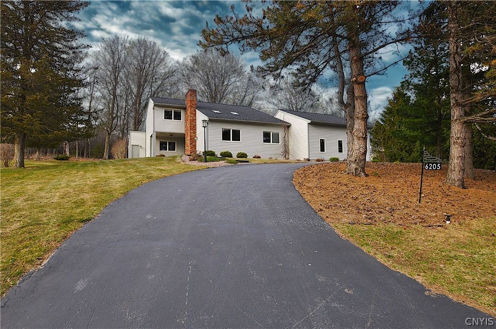 Photo of 6205 Keystone Way, DeWitt, NY 13078 (MLS # S1665203)