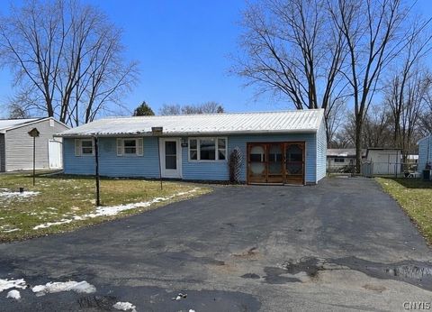 Photo of 7957 Rinaldo Boulevard E, Cicero, NY 13030 (MLS # S1667839)