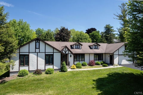 Photo of 2 Woodview Terrace, Manlius, NY 13066 (MLS # S1685387)