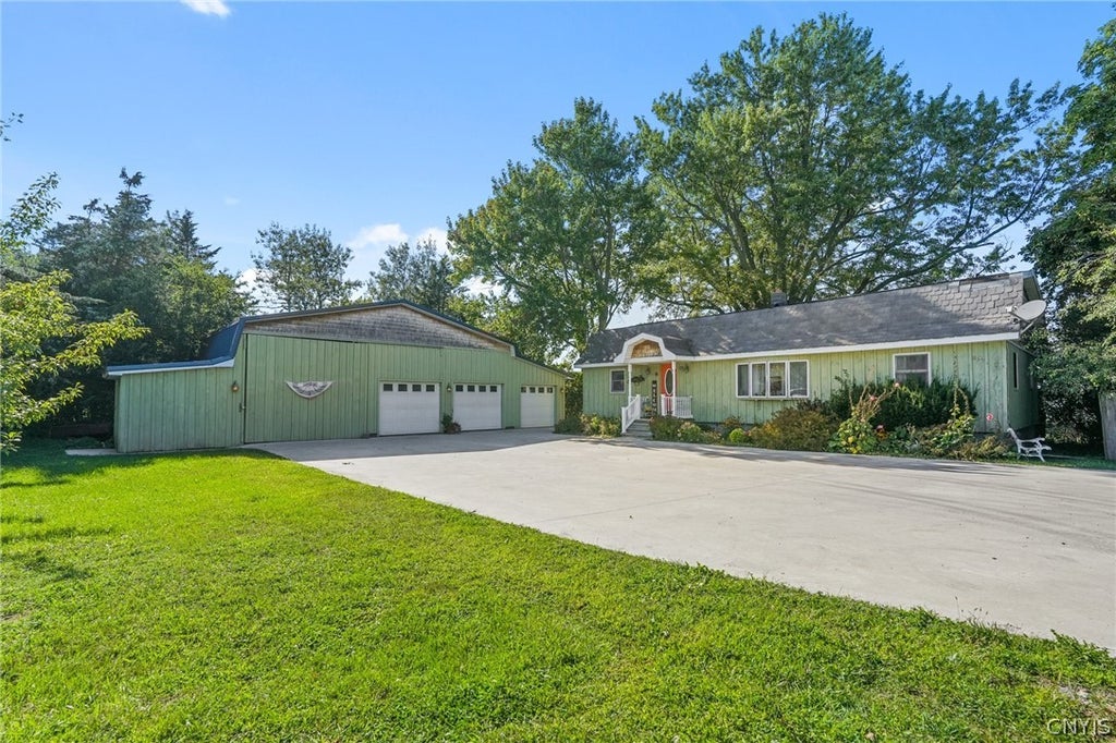 Photo of 11327 Rays Bay Rd RD, Henderson, NY 13650 (MLS # S1714523)